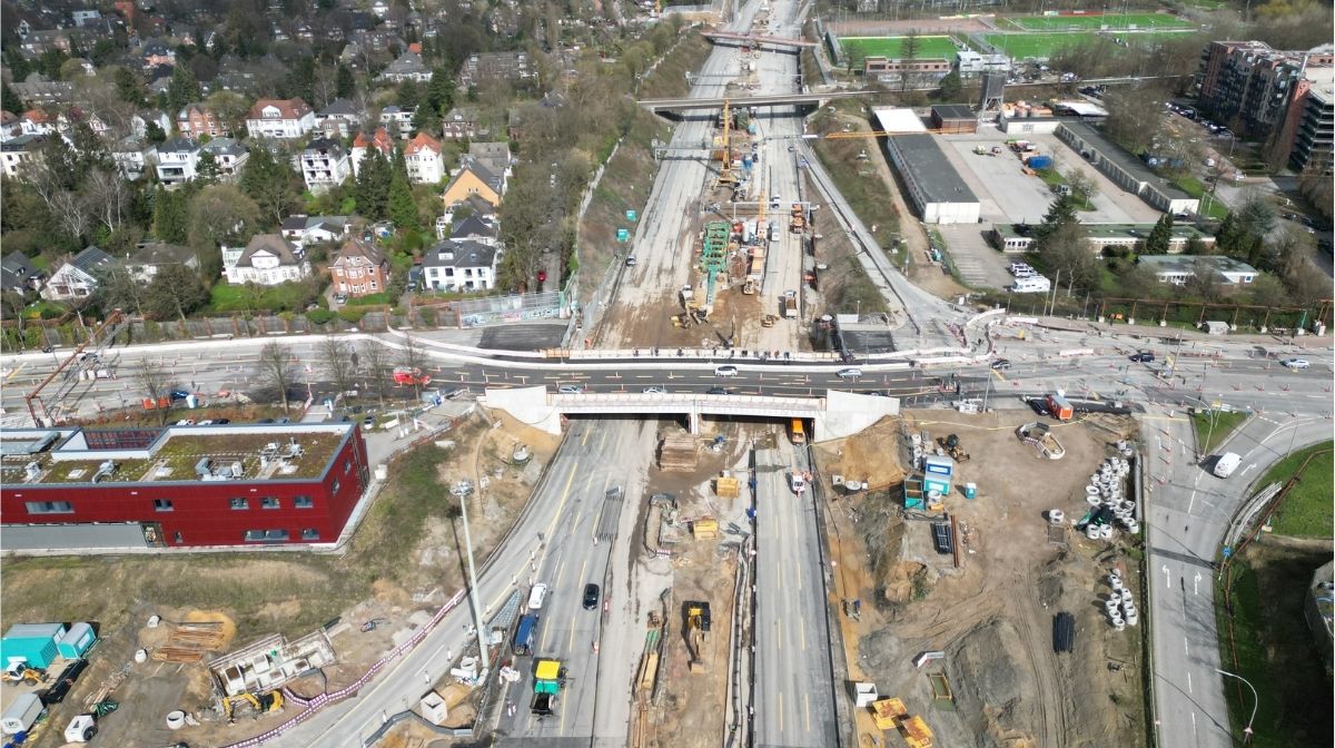 Lärmschutzdeckel Hamburg-Altona, © Jaron Henkel<br />
und Hochtief AG