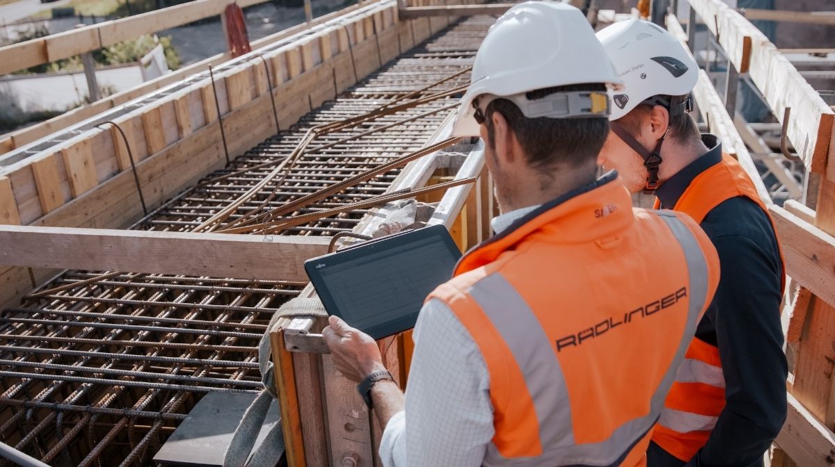 Lärmschutzdeckel Hamburg-Altona, © Jaron Henkel<br />
und Hochtief AG