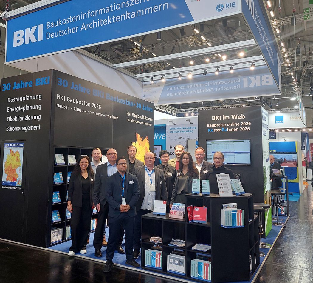 Team des BKI auf dem Messestand auf der digitalBAU 2026 in Köln